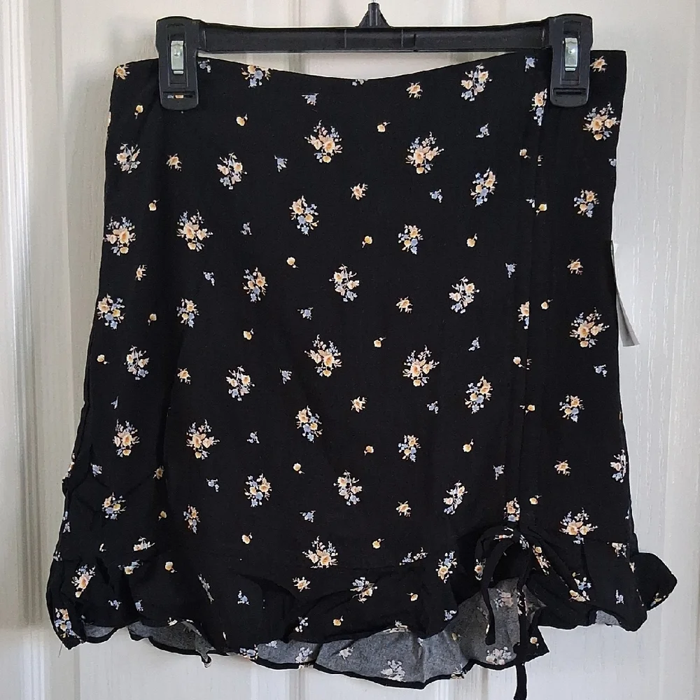 Forever 21 Black Floral Mini Skirt